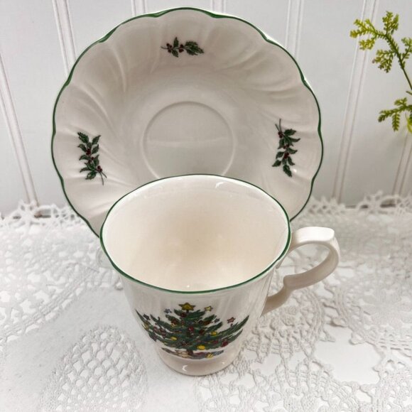 Nikko Happy Holidays 4 Coffee/Tea Cups Saucers Footed Swirl Christmas Tree - Picture 11 of 12